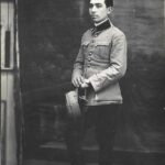 poza militara veche Ofițer român cu sabie perioada interbelică, Anticariat Historiarum