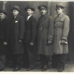 poza veche Ofițer român și civili studio Buzdugan perioada regalității, Anticariat Historiarum