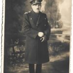 poza militara veche Căpitan român cu manta și mănuși perioada regalității, Anticariat Historiarum