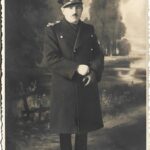 poza militara veche Căpitan român cu manta și mănuși perioada regalității, Anticariat Historiarum