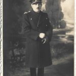 poza militara veche Căpitan român cu manta și mănuși perioada regalității, Anticariat Historiarum